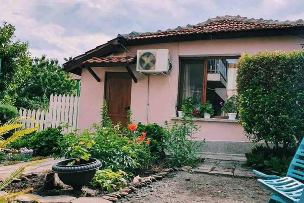 Cute Little House With A White Picket Fence Burgas Exterior foto